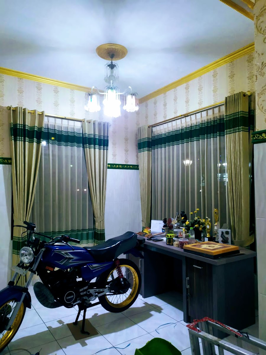 Wallpaper Accent Wall: Trik Desainer Interior  Koee Gorden Sidoarjo